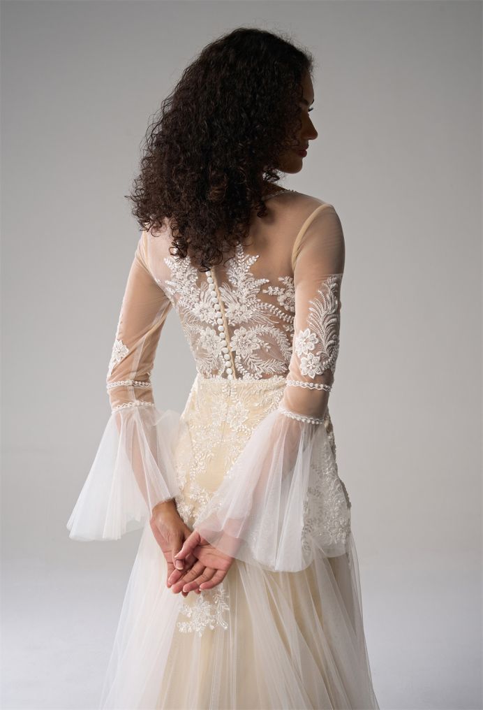 AW Pomposo Wedding Wedding Dresses image4
