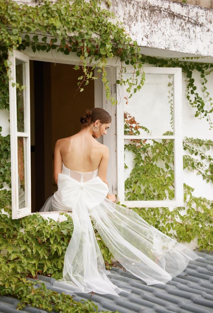AW Mezzo Wedding Wedding Dresses image5