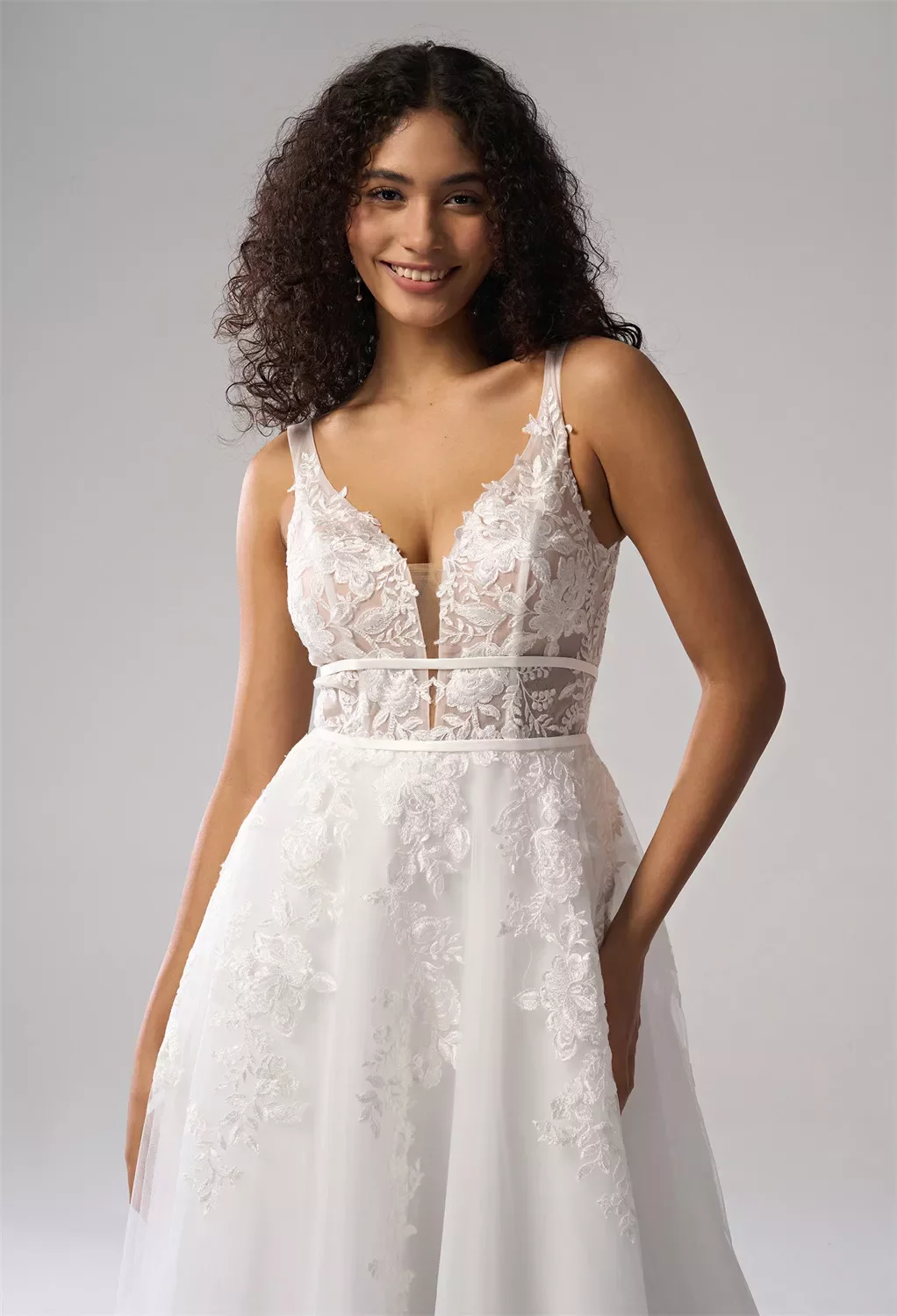 AW Core Wedding Dress, Tulle Floor Length V-Neck Wedding Dresses | AW ...